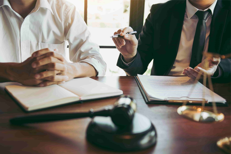 Ly hôn có cần thuê luật sư không?