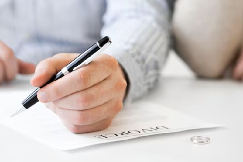 Đơn ly hôn có cần viết tay