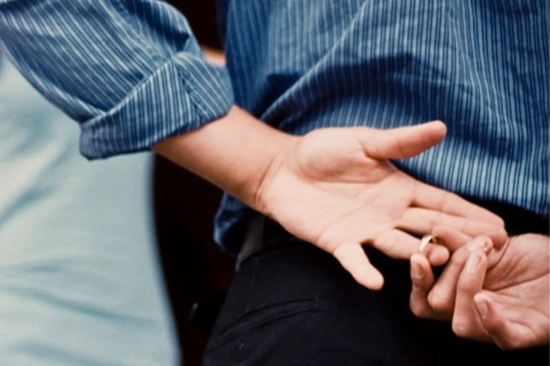 Ngoại Tình Sẽ Bị Xử Phạt Thế Nào?