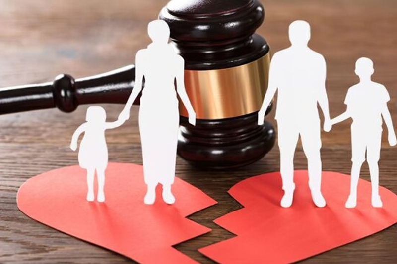 Ly Hôn Xong Có Phải Tách Khẩu Không?
