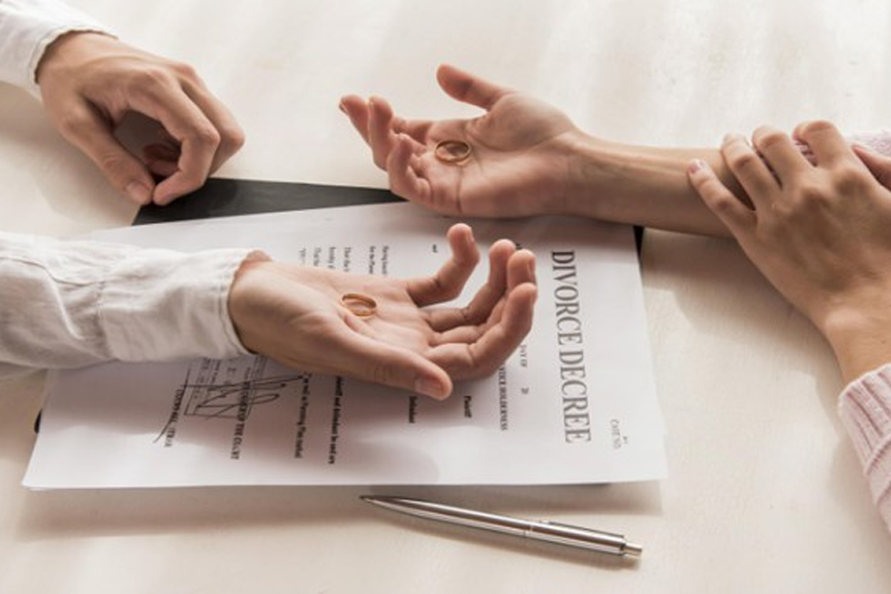 Sau Khi Nhận Quyết Định Ly Hôn Thì Phải Làm Sao?