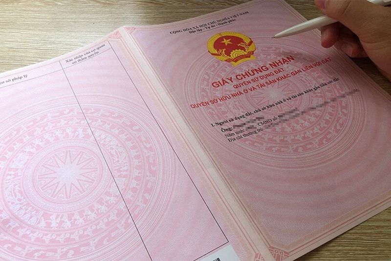 Ai Ký Giấy Chứng Nhận Quyền Sử Dụng Đất?