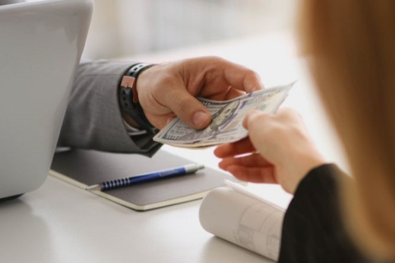 Mức Phí Thuê Luật Sư Là Bao Nhiêu?